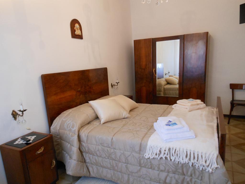 B&B Le Stanze Del Chiostro Serra deʼ Conti Cameră foto